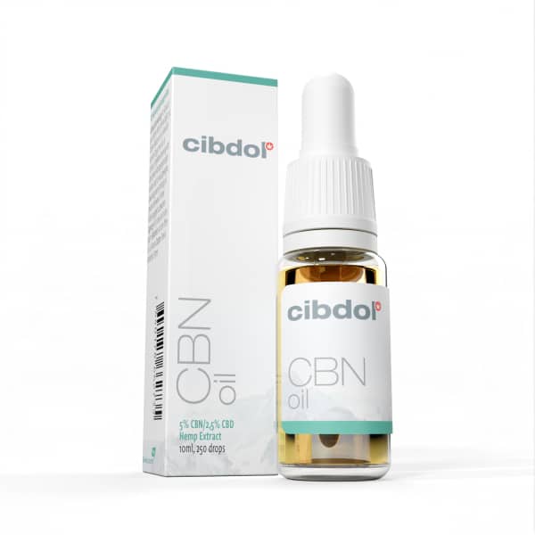 Flasche Cibdol – 5 % CBN und 2,5 % CBD-Öl (10 ml) neben der Verpackung vor weißem Hintergrund.
